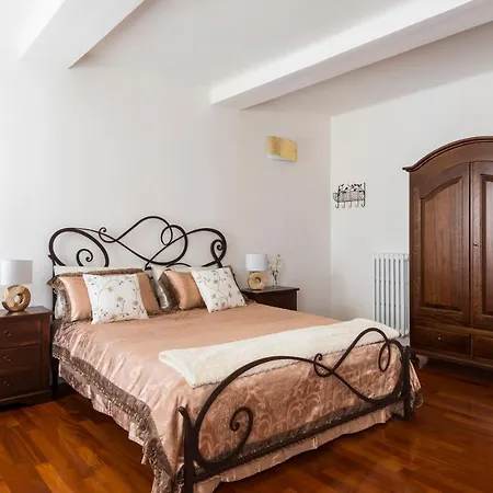 La Corte Del Duca * מודנה